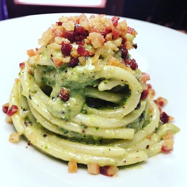Bucatino al pesto di pistacchio e pancetta affumicata Al.ta Cucina