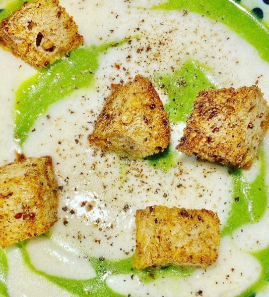 Crema di broccoli, fonduta di brie e crostini croccanti