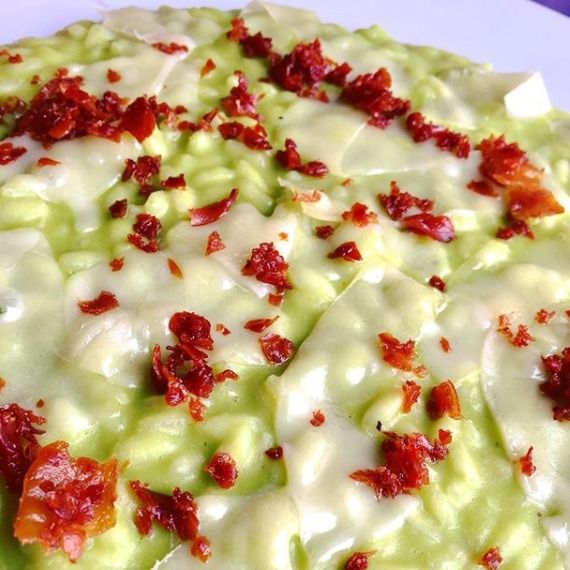 Risotto ai piselli, crudo croccante e provolone dolce