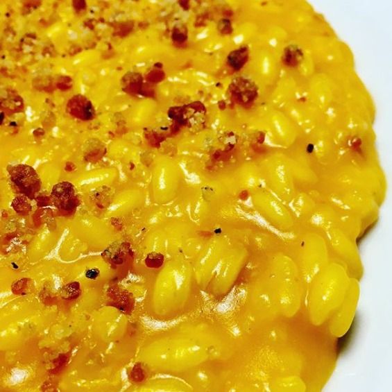 Risotto con zucca, pancetta al pepe ed amaretti