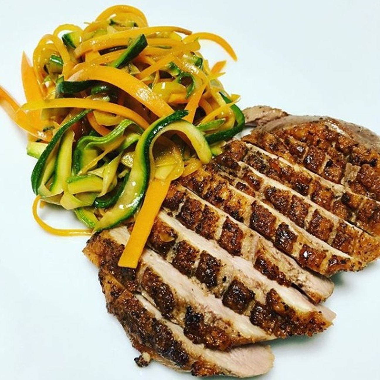 Petto d'anatra e verdure croccanti in agrodolce
