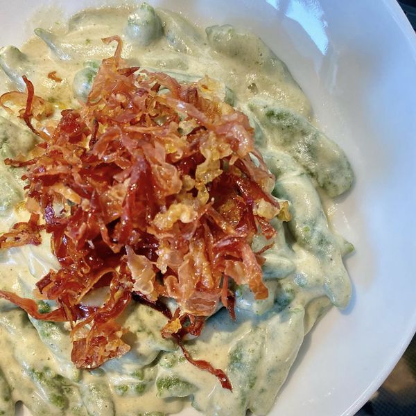 Spätzle agli spinaci alla crema di porcini e speck croccante Al.ta