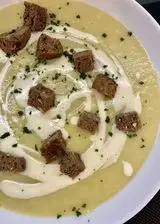 Ricetta Crema di porri e patate, fonduta di parmigiano e crostini croccanti