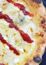 Ricetta Pizza al gorgonzola, taleggio e marmellata di fragole