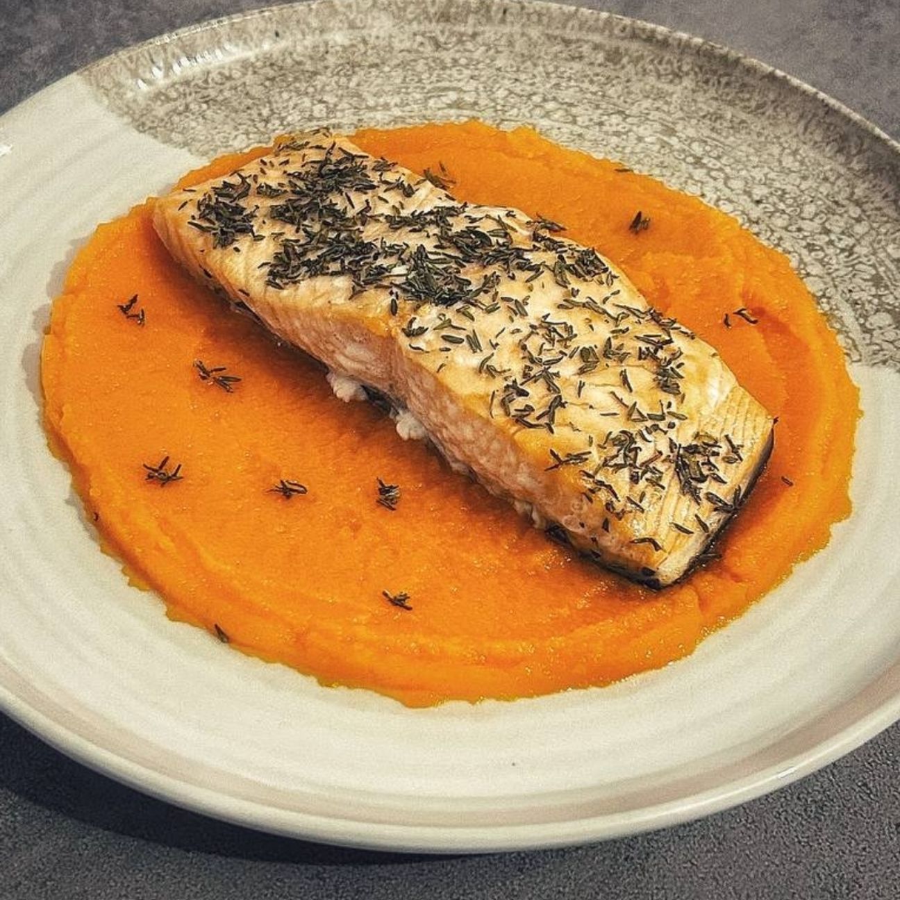 Salmone su crema di carote