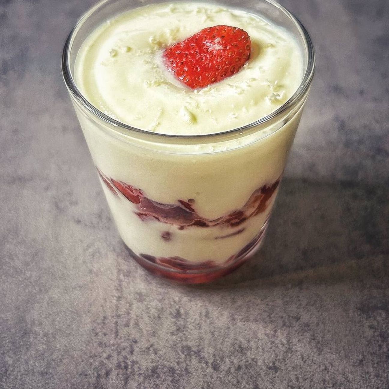Mousse di Capodanno al prosecco, cioccolato bianco e fragole