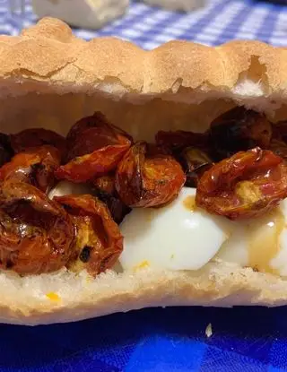 Ricetta panino con pomodorini confit e uova barzotte di ely.fontana03