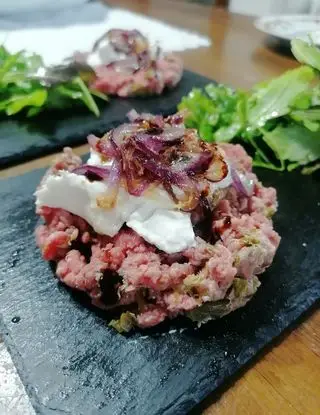 Ricetta Tartare di manzo con burrata e cipolle caramellate di Elena89