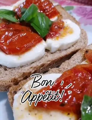 Ricetta Crostone integrale con mozzarella e pomodori di Elena89