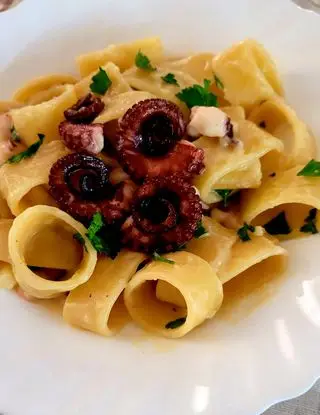 Ricetta Calamarata con crema di patate e polpo grigliato di Incucinacontiz