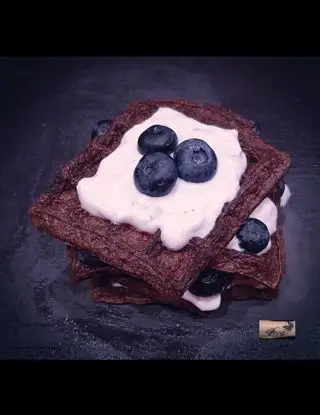 Ricetta Waffle al Cacao e Mirtilli di Loca