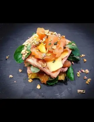 Ricetta Waffel Salmone, Mango e Pistacchi di Loca