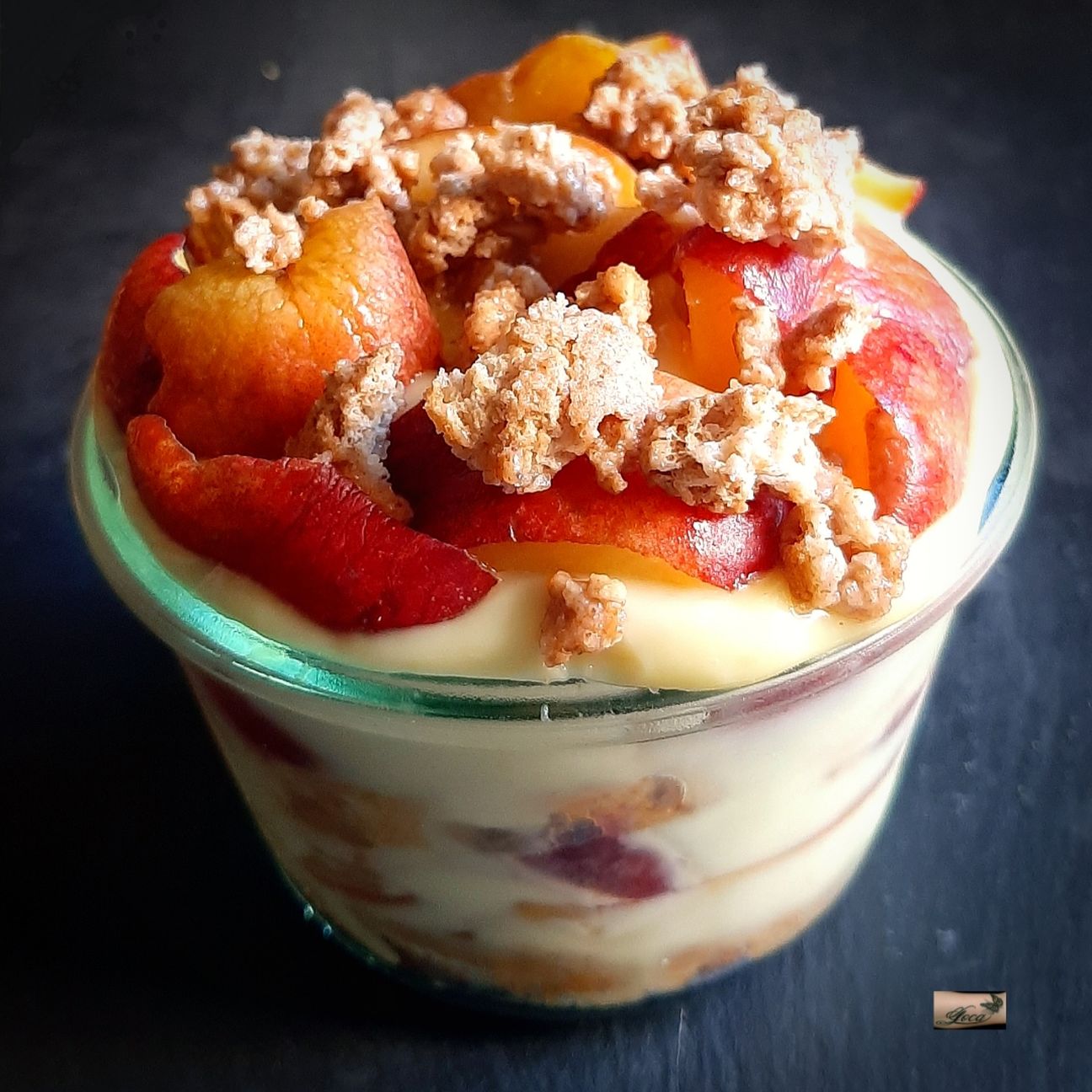 Barattolino Vaniglia e Pesca con Crumble di Arachidi e Amarettti