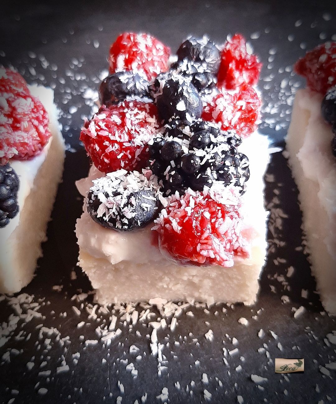 Quadrotti Cocco e Frutti di Bosco