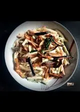 Ricetta Tris di Fusilli con Crema di Burrata e Basilico e Chips di Melanzane