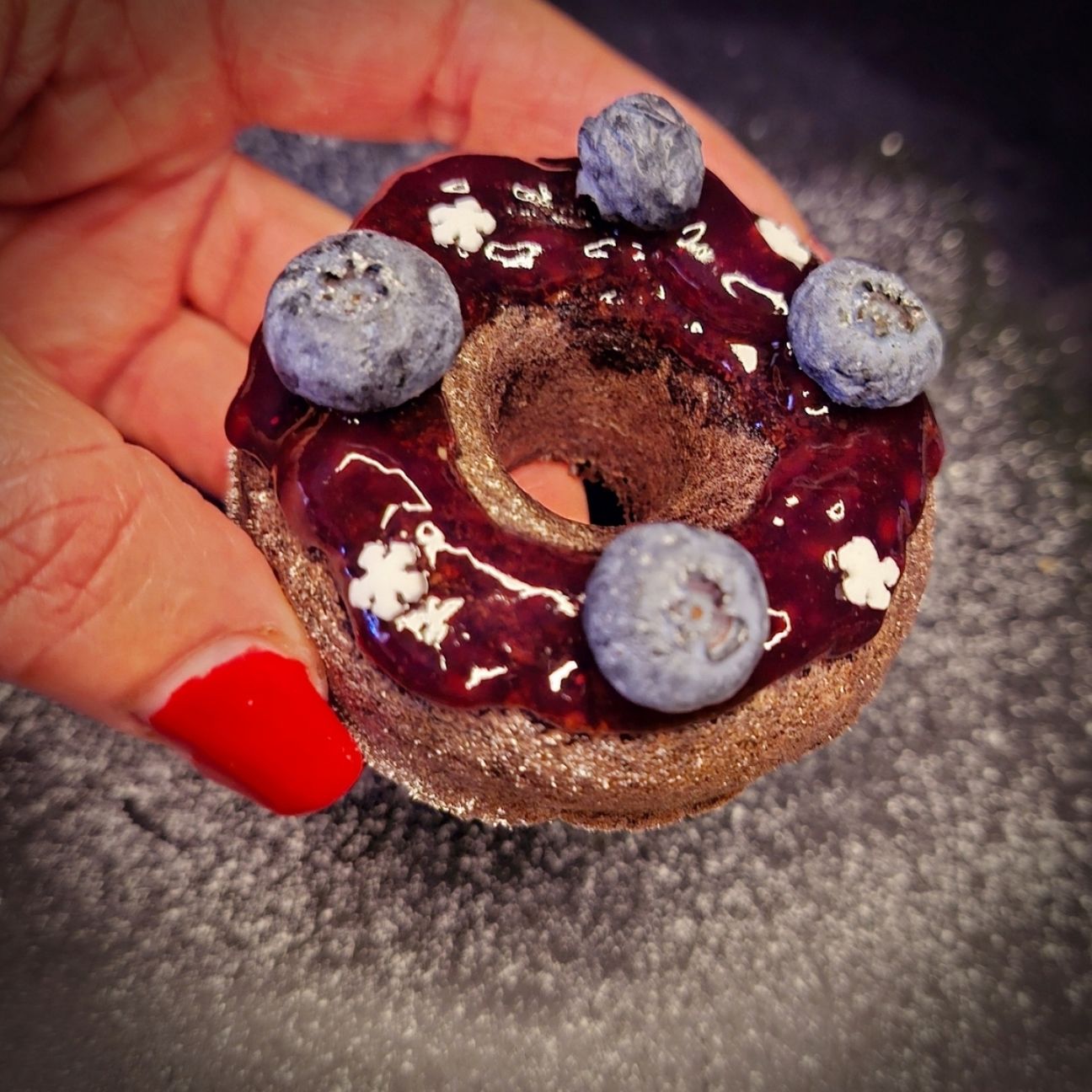Donuts al Cacao e Frutti di Bosco