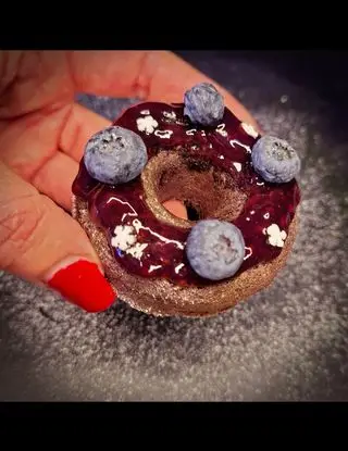 Ricetta Donuts al Cacao e Frutti di Bosco di Loca