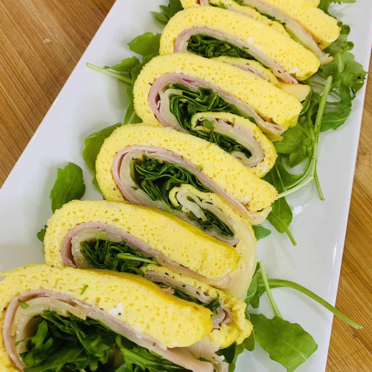 Rotolo di frittata farcito