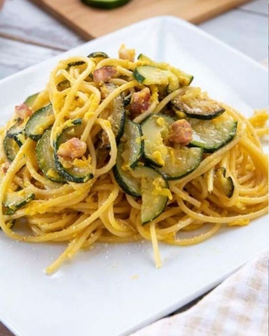 Carbonara di zucchine e pancetta