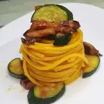 Ricetta Spaghetti allo zafferano con zucchine e pancetta croccante