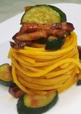 Ricetta Spaghetti allo zafferano con zucchine e pancetta croccante
