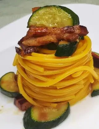 Ricetta Spaghetti allo zafferano con zucchine e pancetta croccante di Secondo_zio_claudio