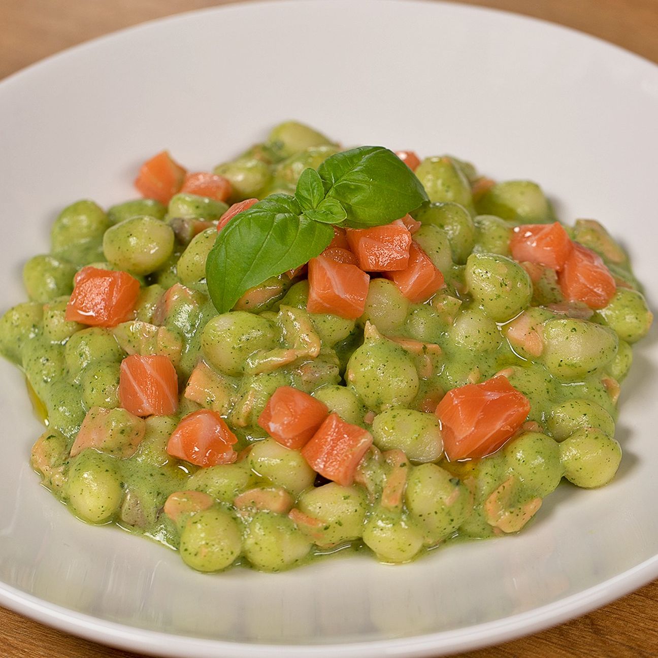 Chicche di patate, con Salmone Norvegese e crema di zucchine