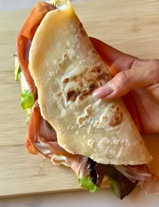 Ricetta PIADINA ALLO YOGURT 2 INGREDIENTI di unfilodolio