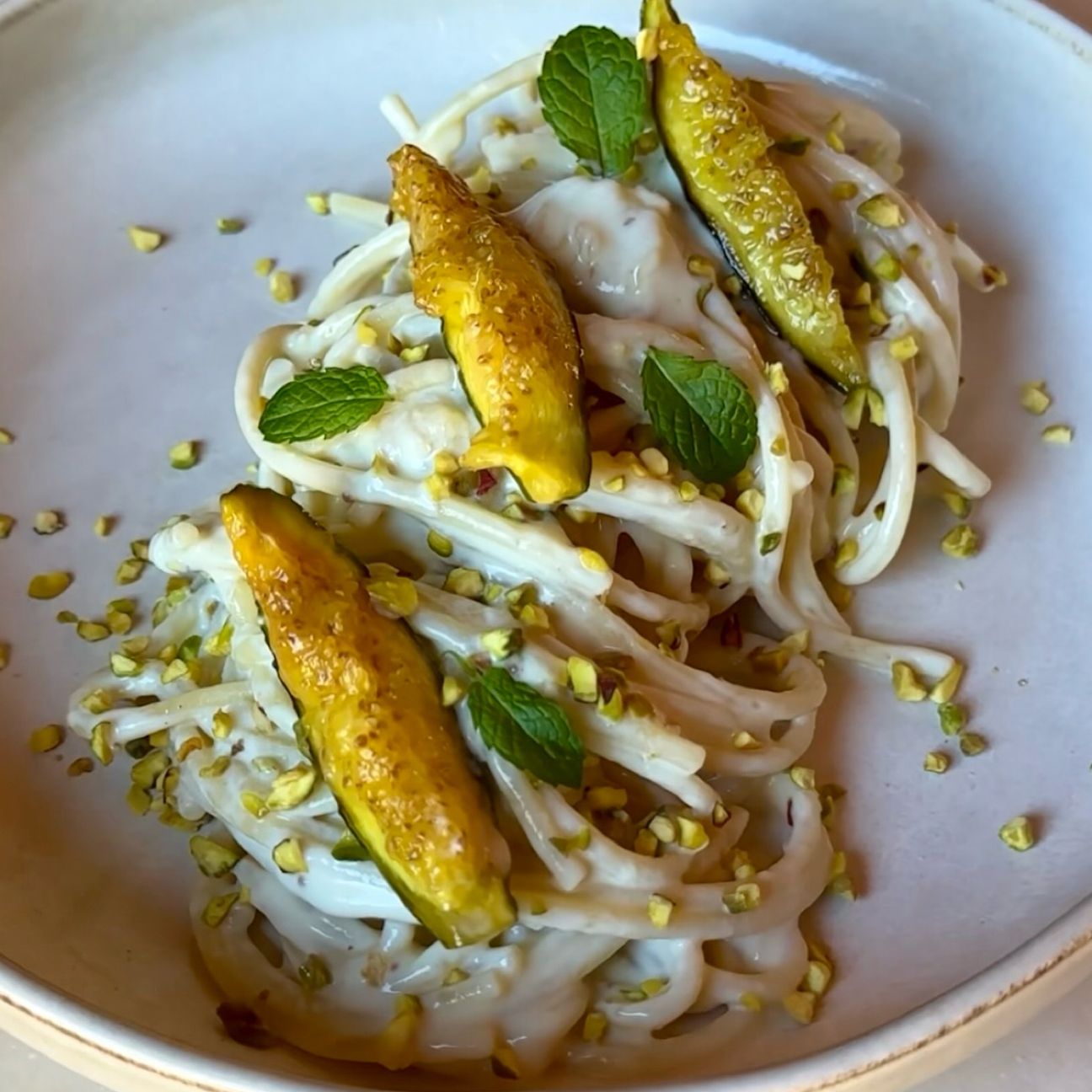 Spaghetti di Pasta Garofalo in crema di ricotta e fichi