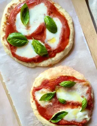 Ricetta PIZZA 2 INGREDIENTI - SENZA LIEVITAZIONE di unfilodolio