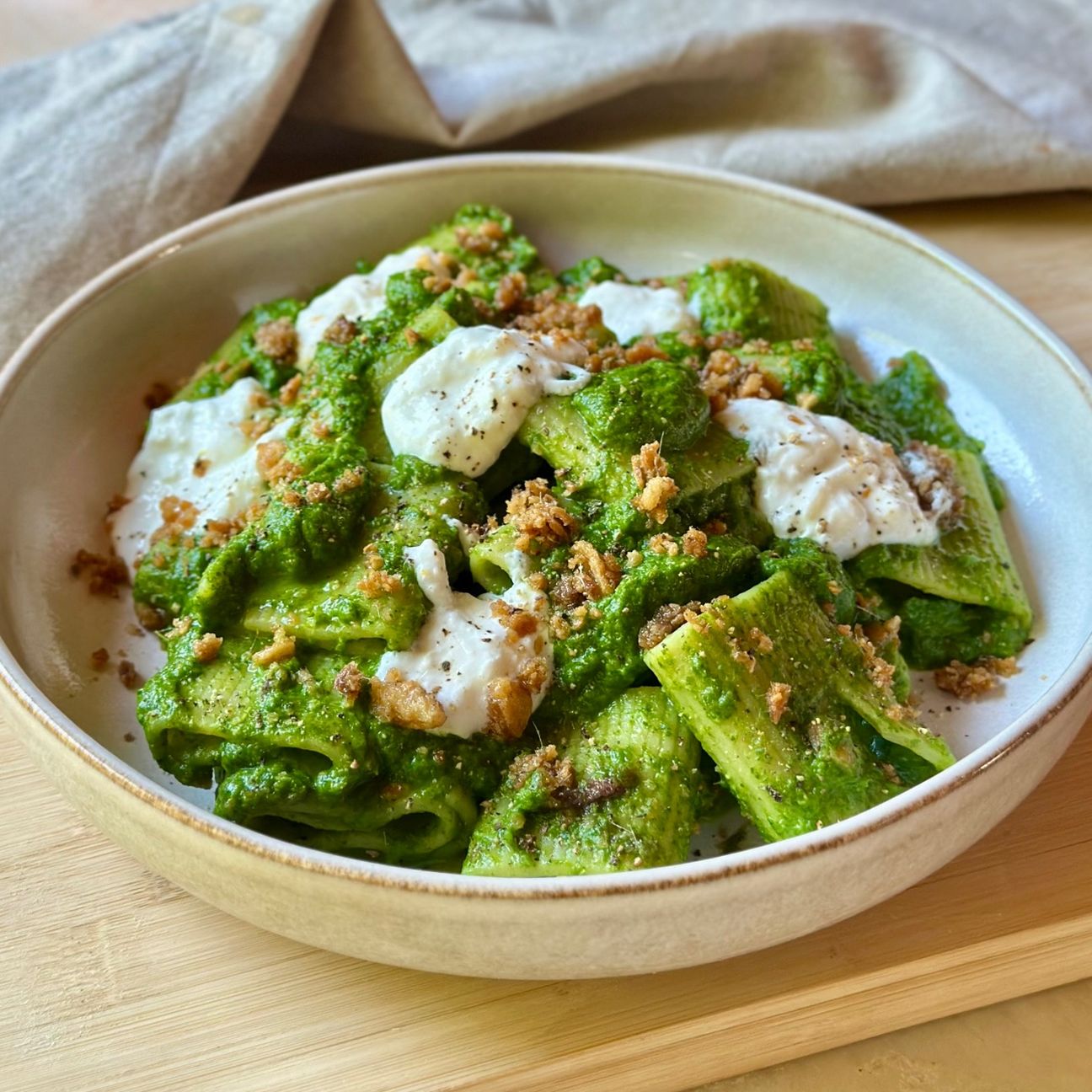 Gigantoni di Pasta Garofalo con crema di cime di rapa, stracciatella e tarallo sbriciolato