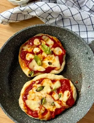 Ricetta Pizzette in padella senza lievtazione di unfilodolio