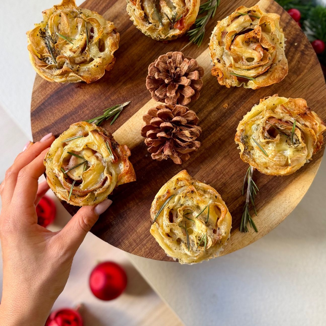 Rose di sfoglia con patate, prosciutto cotto e Bavaria Blu