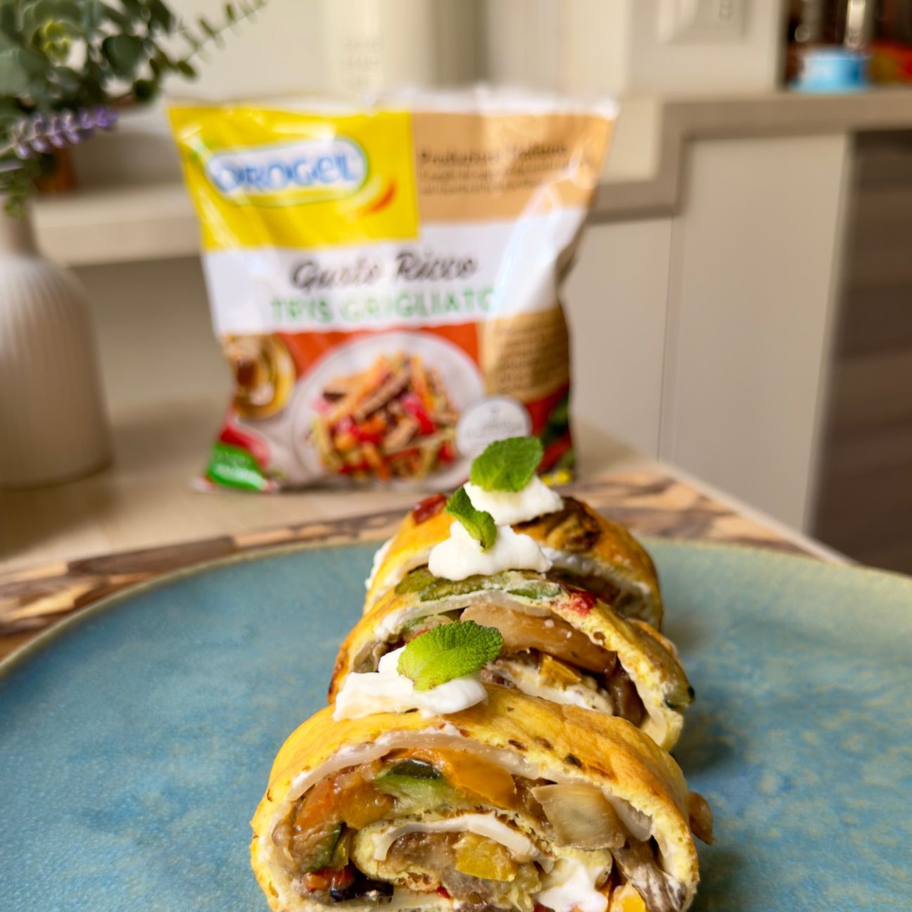 Rotolo di frittata farcito
