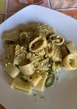 Ricetta Calamarata con Zucchine, Gamberoni e Granella di Pistacchi