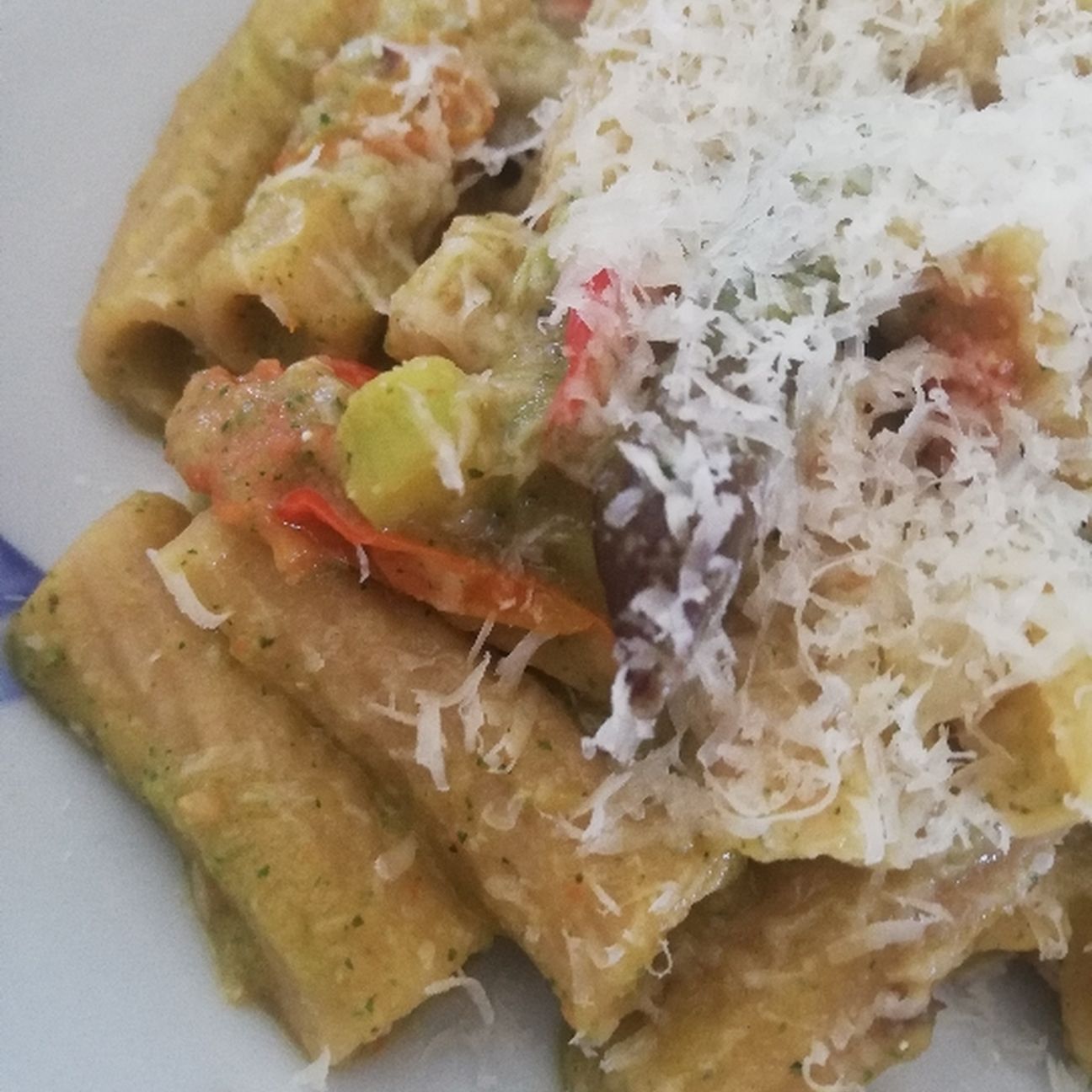 ELICOIDALI integrali bio con CREMA DI ZUCCHINE,ASPARAGI E POMODORINI