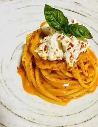 Ricetta SPAGHETTI CON SALSA AL PEPERONE ROSSO E BURRATA di Stefano75