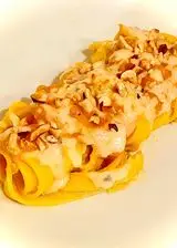 Ricetta TAGLIATELLE CON CREMA DI ZUCCA, ZOLA E GRANELLA DI NOCCIOLE