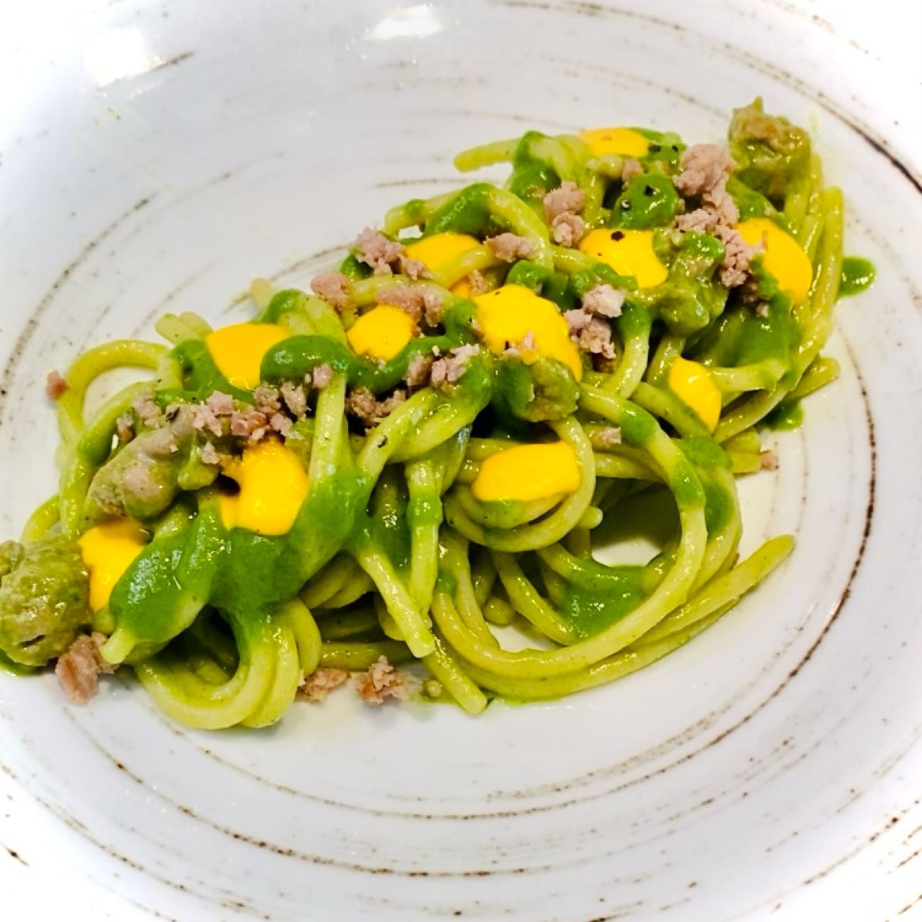 SPAGHETTONI CON CIME DI RAPA, SALSICCIA E CREMA DI ZAFFERANO