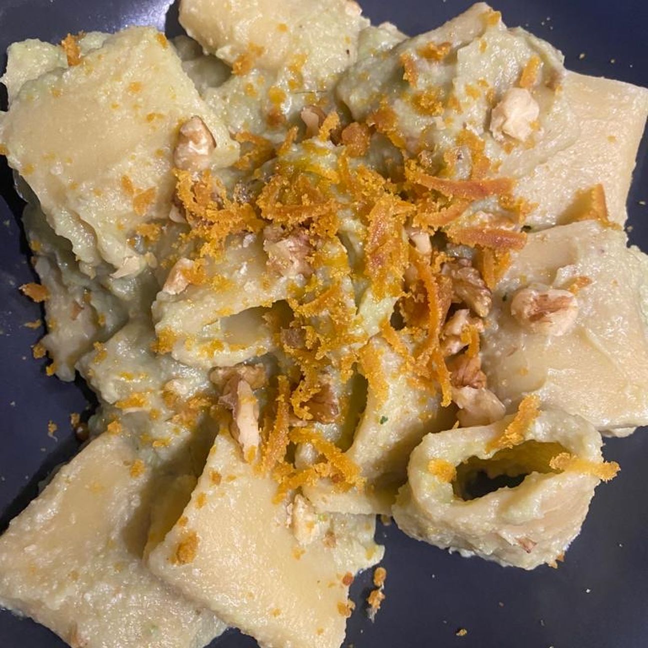 Pacchero con crema di cavolo, noci e bottarga