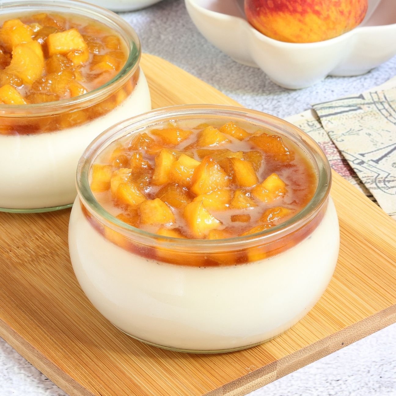 Panna cotta con Pesche caramellate