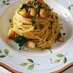 Ricetta Spaghetti aglio olio e peperoncino con pioggia di briciole profumate