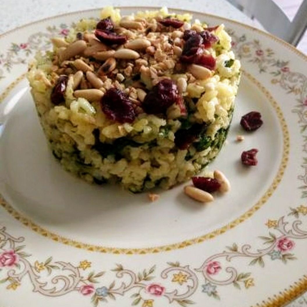 Risotto con scarola e croccante di mandorle e pinoli