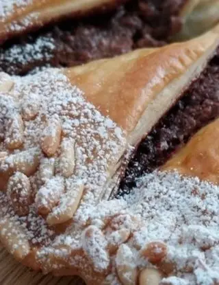 Ricetta Torta alla crema di nocciole e pinoli di lastanzadeisapori