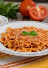 Ricetta Farfalle al pomodoro con verde al mascarpone
