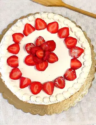 Ricetta Torta panna e fragole con crema diplomatica e gocce di cioccolato di Sweet1986.86