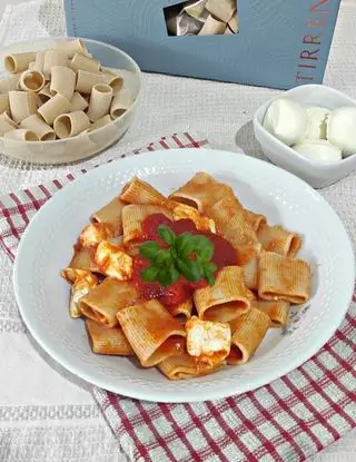 Ricetta Mezze maniche con passata di pomodoro e mozzarella di bufala di Sweet1986.86