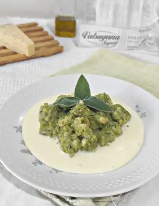 Ricetta Strangolapreti con ricotta e spinaci su crema di parmigiano di Sweet1986.86