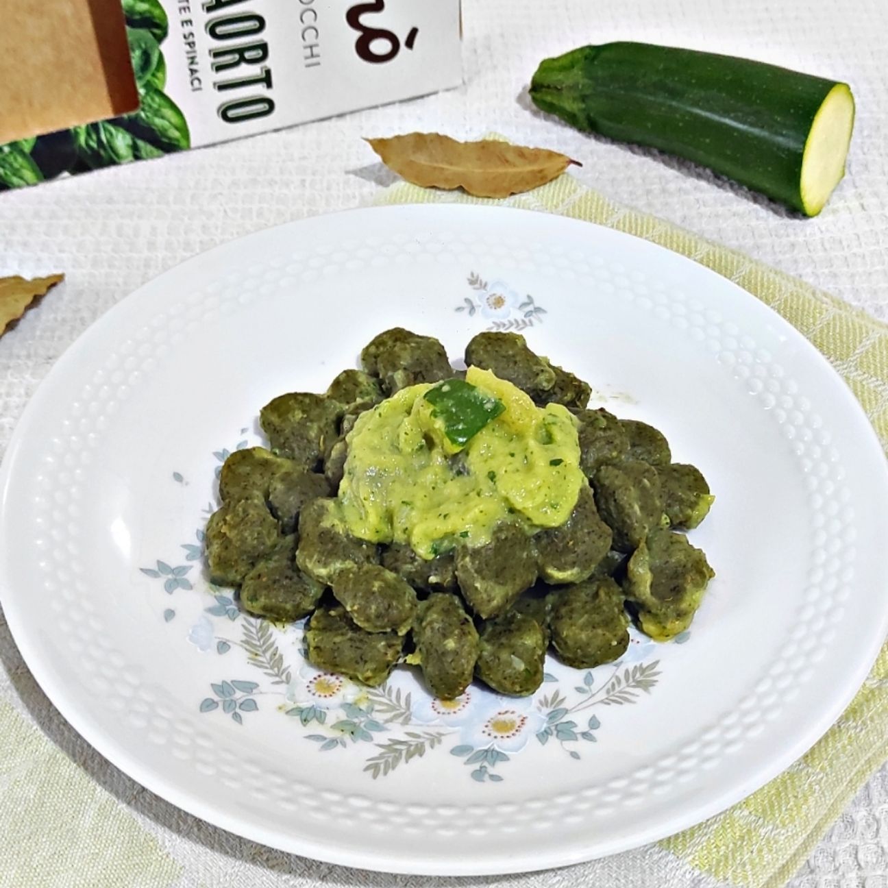 Gnocchi di patate e spinaci con crema di zucchine