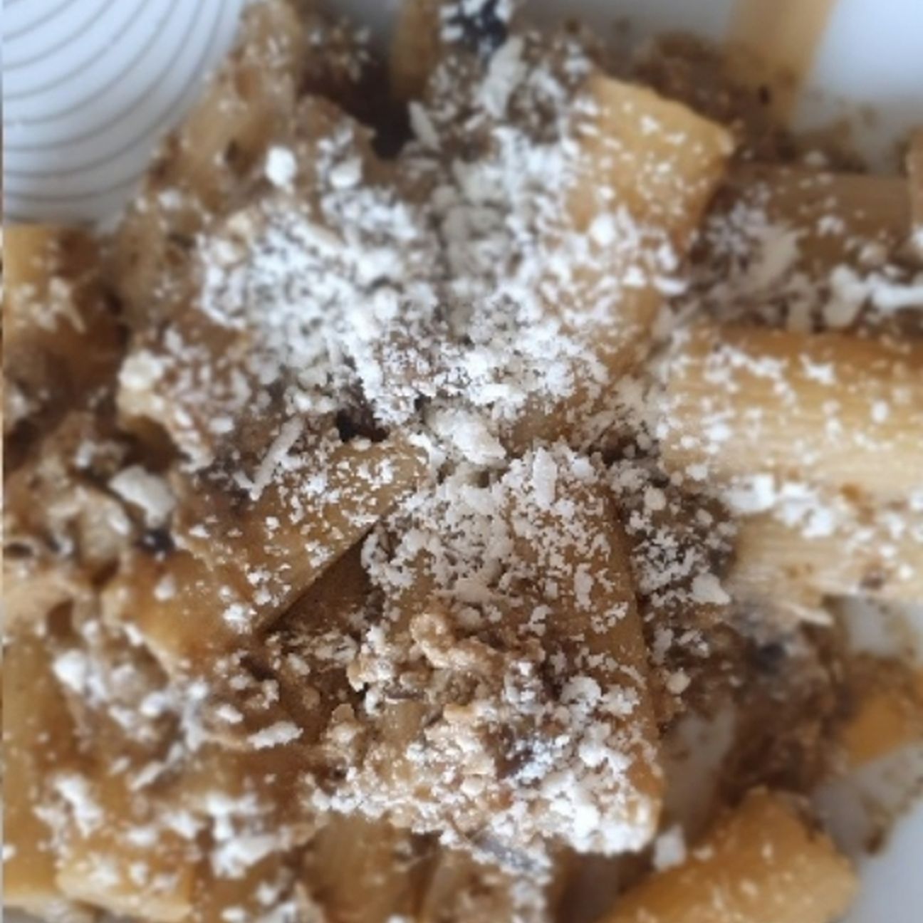 Rigatoni con melanzane e ricotta salata